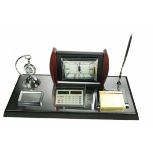 Настольный набор Win Max Enterprises Часы, подставка под ручку, подставка под бумагу для записей, калькулятор (047052) (Уценка ВЭ2)
